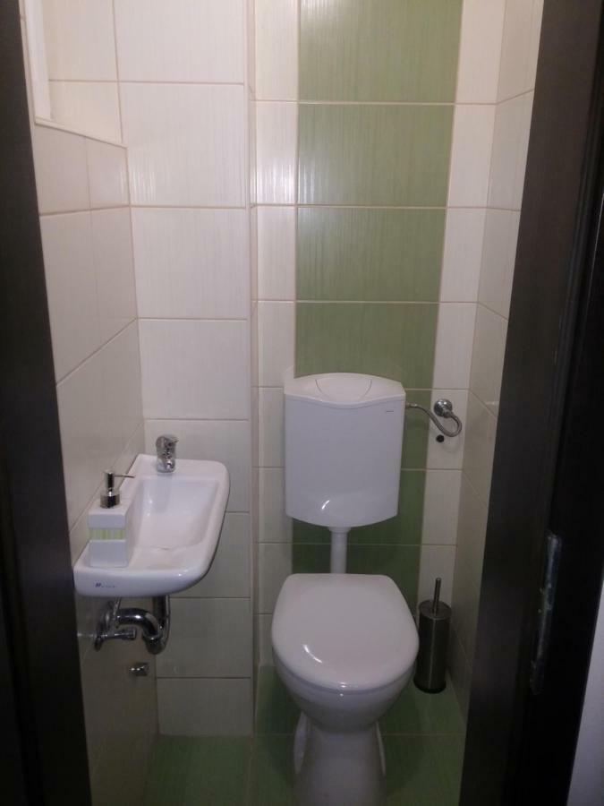 Vizparti Apartmanhaz Apartmán Leanyfalu