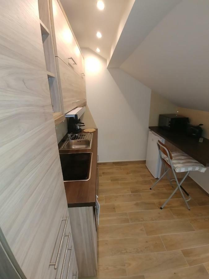Vizparti Apartmanhaz Apartmán Leanyfalu