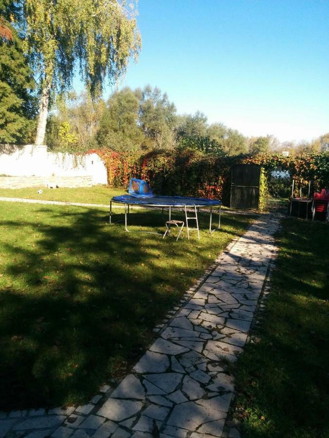 Vizparti Apartmanhaz Leanyfalu