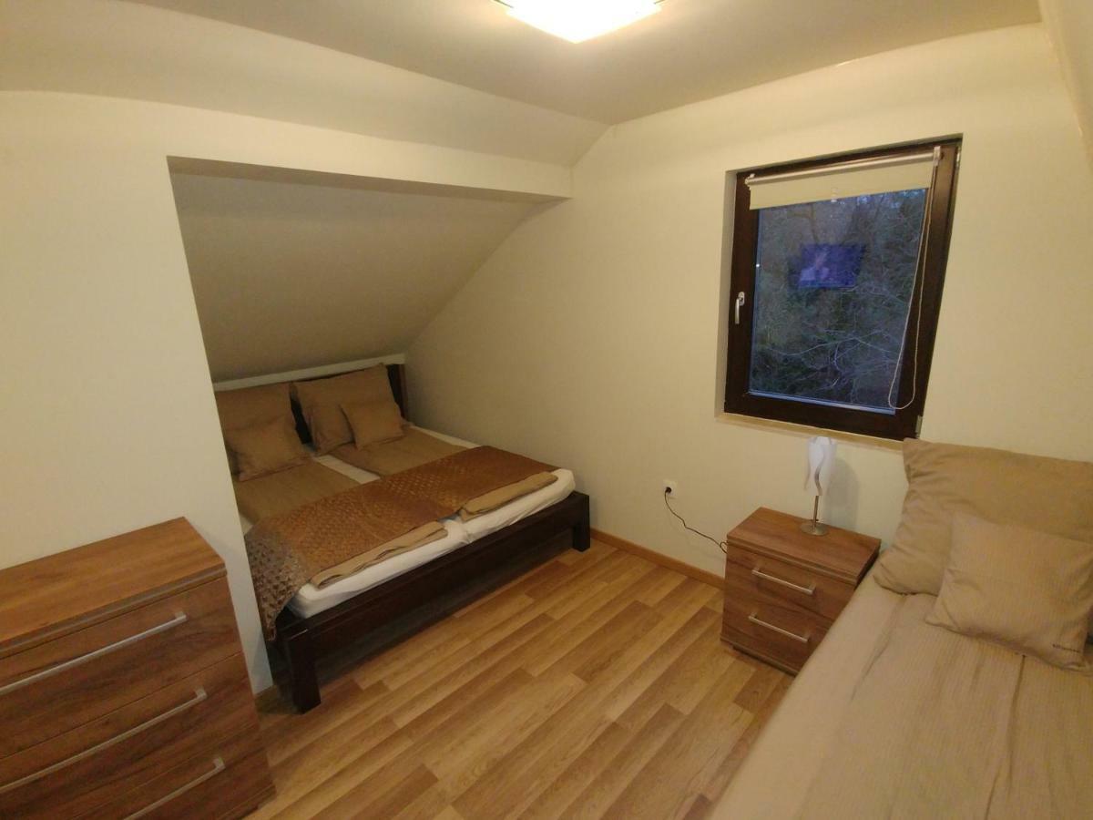 Vizparti Apartmanhaz *