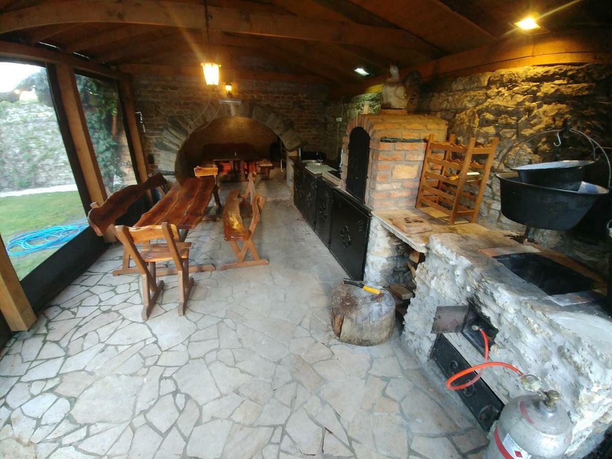 Vizparti Apartmanhaz Leanyfalu