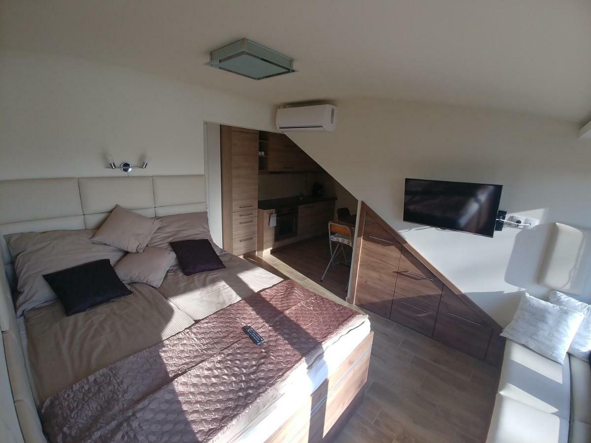 Vizparti Apartmanhaz Apartmán Leanyfalu